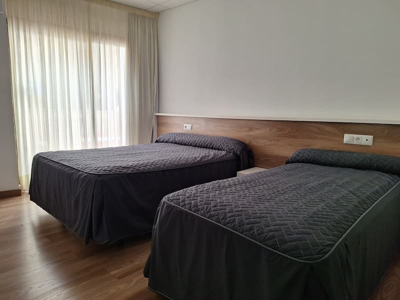 Habitación doble con cama supletoria - Hotel Xauen Montanejos